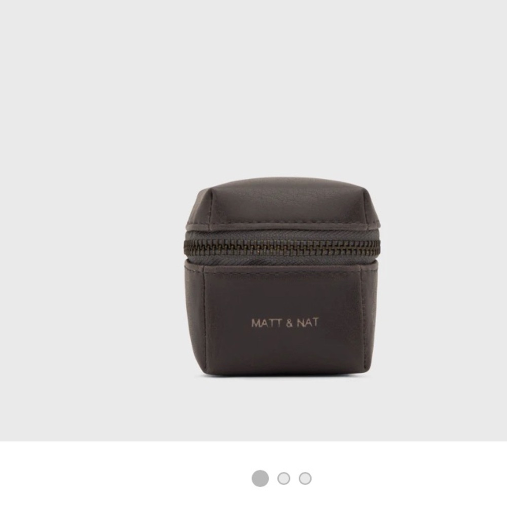 BNWOT Matt and Nat travel jewelry case